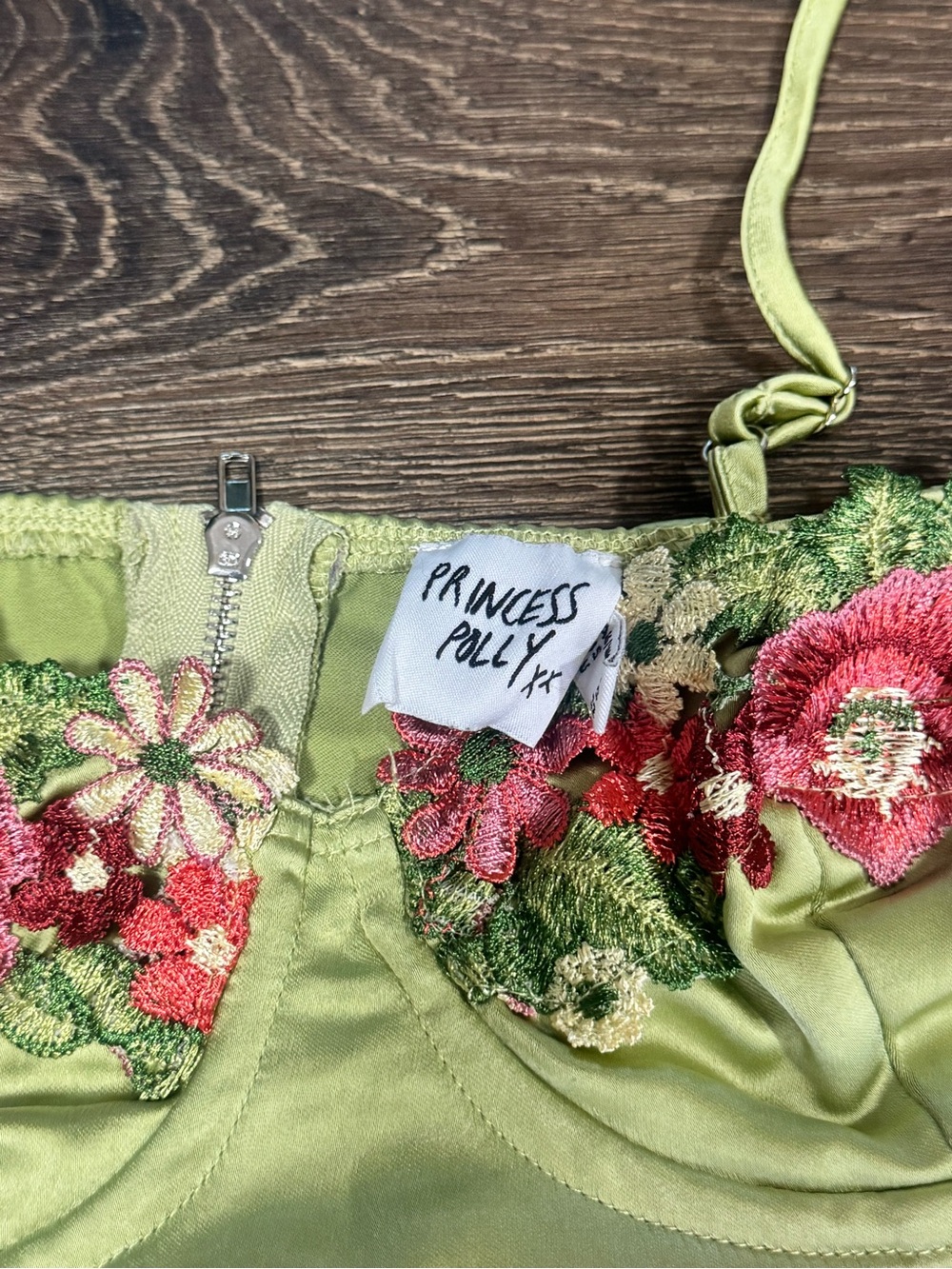 Princess Polly Enchante To Meet You Green Floral Embroidered Satin Cami Top Sz 0 - Picture 8 of 15